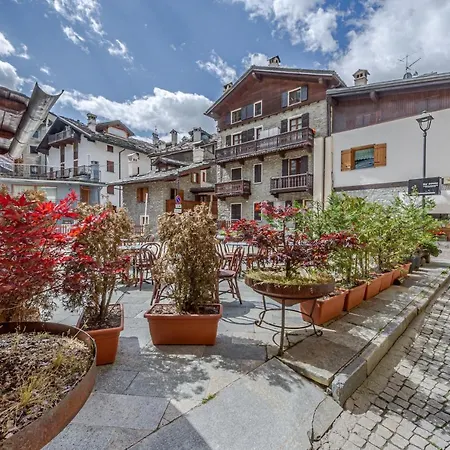 Apartment La Leitery Du Mont Blanc 2 - Accogliente E - Cour 0141 Courmayeur